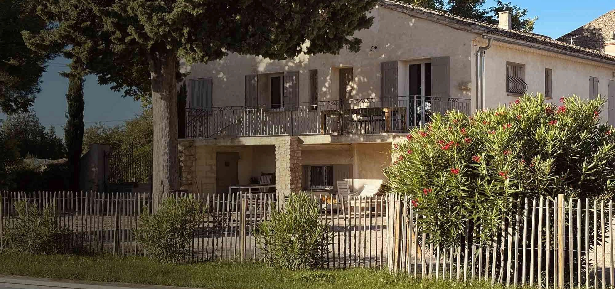 Maison Poumo, Ferienhaus mit Pool und Padel in L’Isle-sur-la-Sorgue