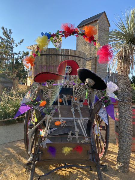Fantastische Halloween-Dekorationen im Parc Spirou Provence in Monteux