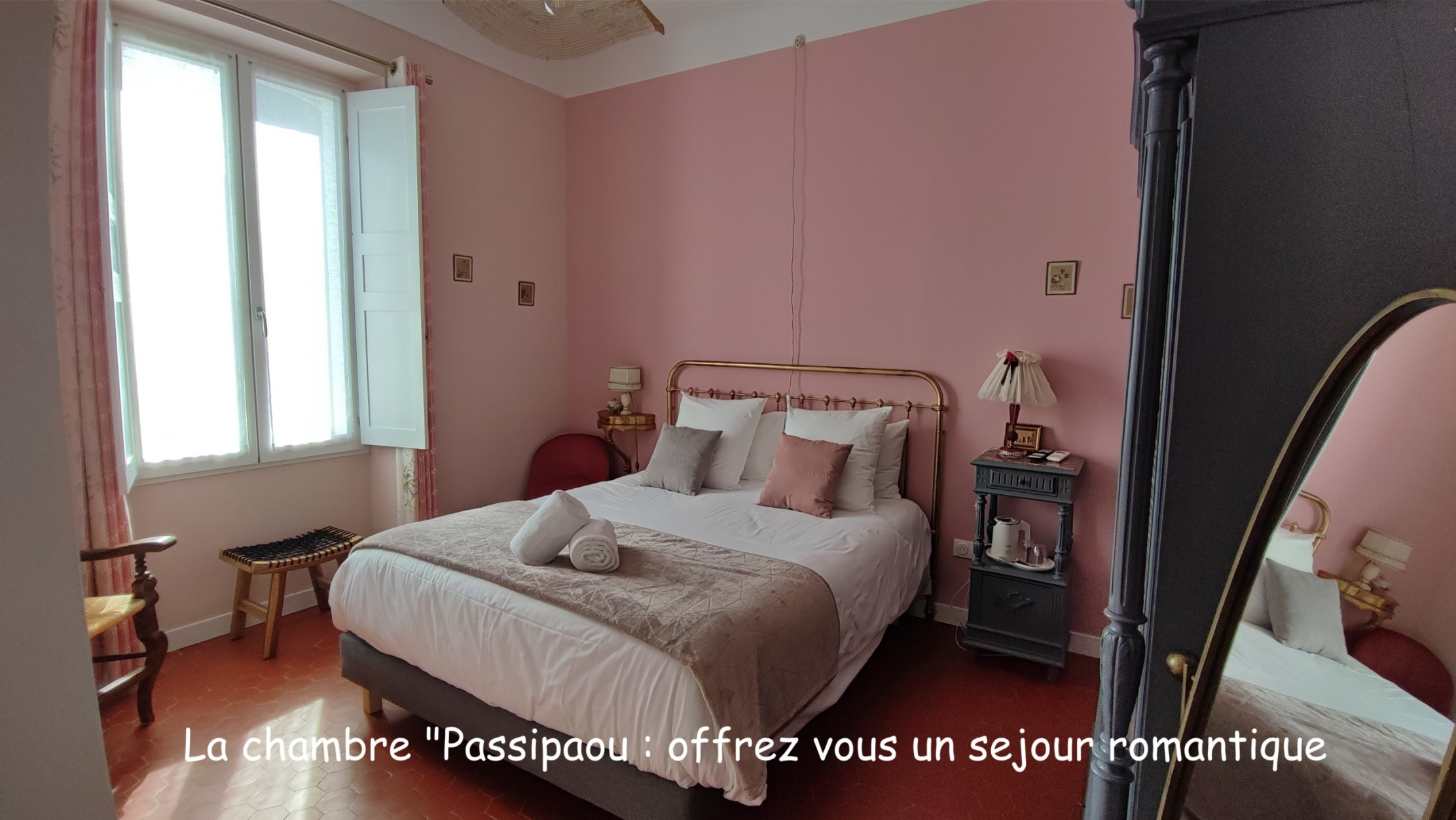Gästezimmer Passipaou mit rosafarbenen Wänden
