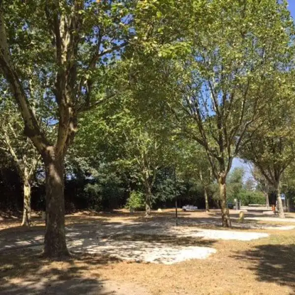 Aire de camping-cars dans le Luberon