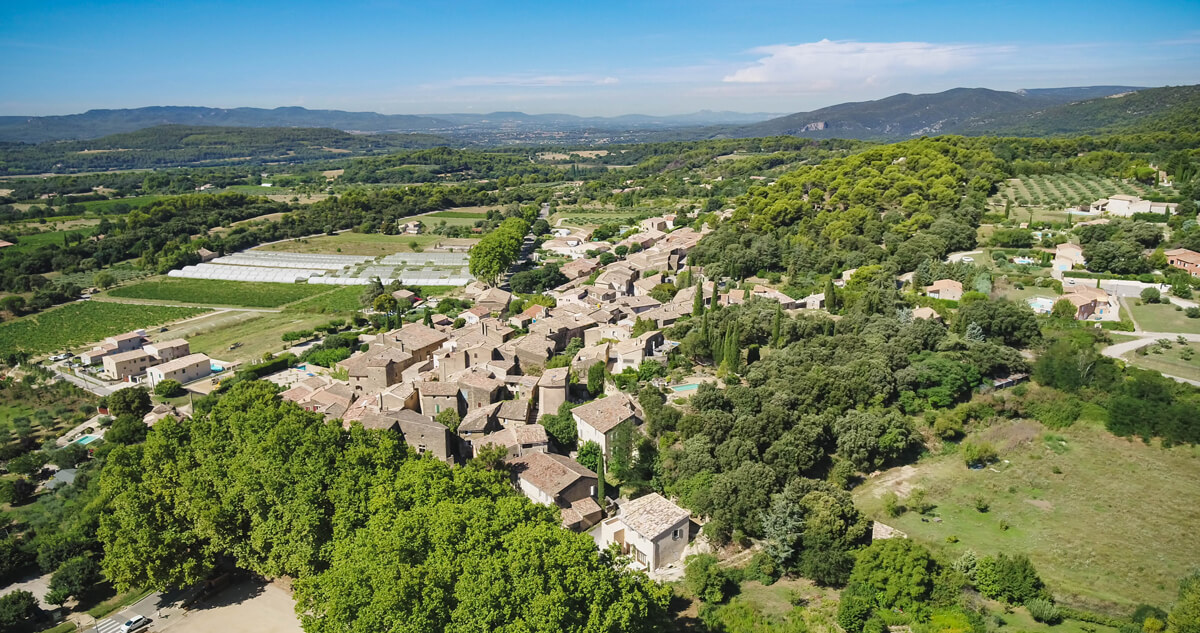 Vaugines und sein Dorfzentrum