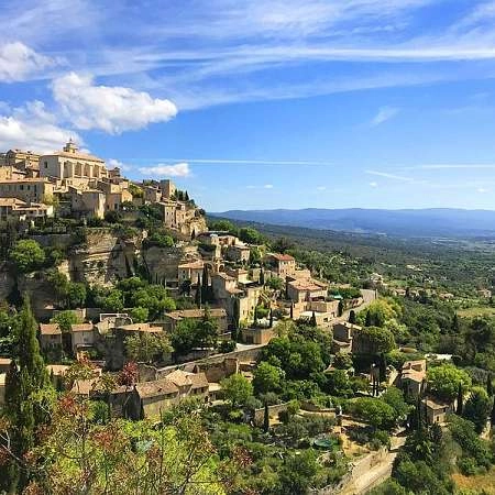 Gordes: Symbolisches Bergdorf im Luberon