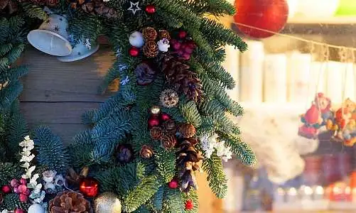 christmas-market-1719978_1920-bearinthenorth.jpg