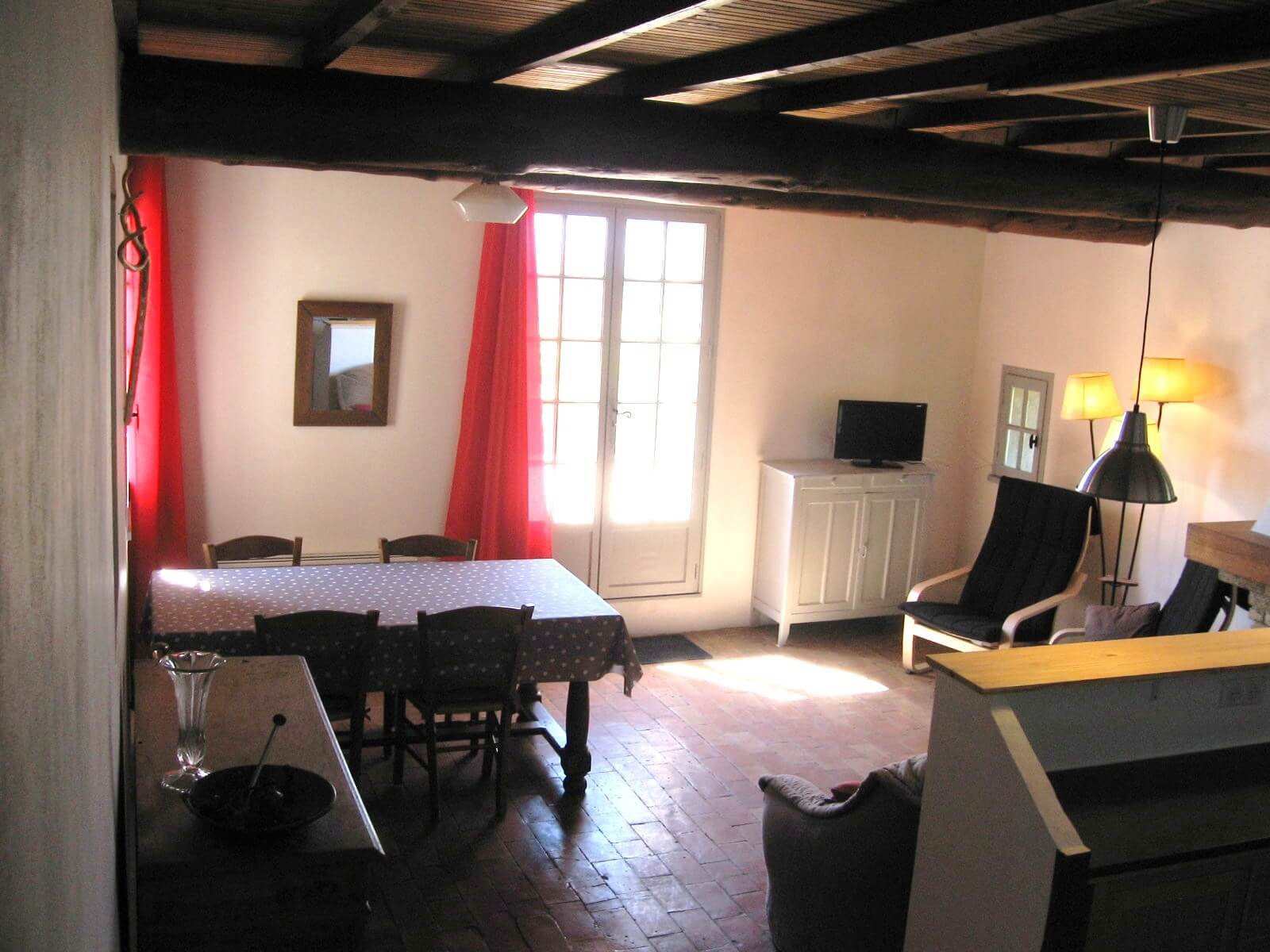 Heller Essbereich der Ferienunterkunft Belle Vue in Puyvert im Luberon