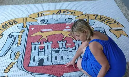 Fresque de sol en émaux de Briare