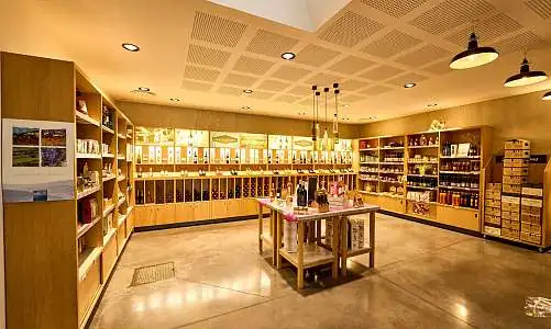 Boutique Cave de Lumières