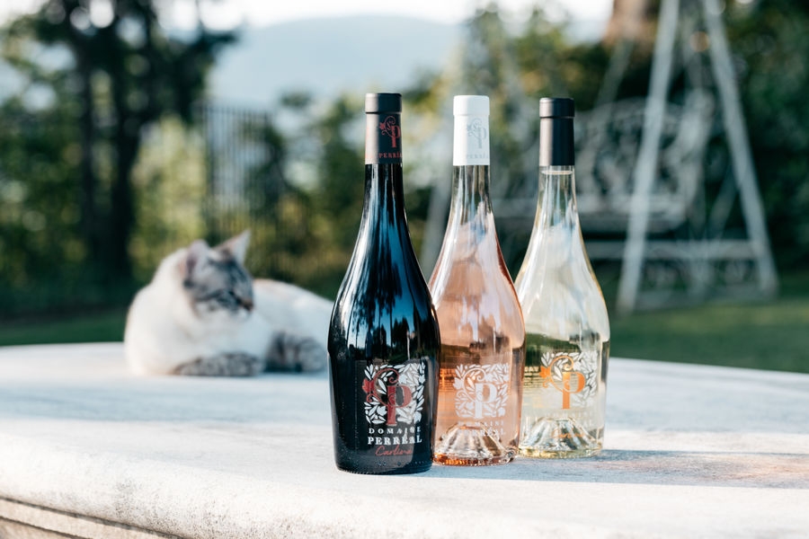 Flaschen der Domaine Perréal Weine in Rot, Rosé und Weiß