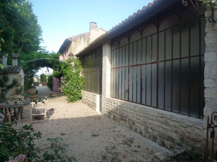 Außenterrasse des Ferienhauses Thym & Romarin im Mas des 2 Fontaines
