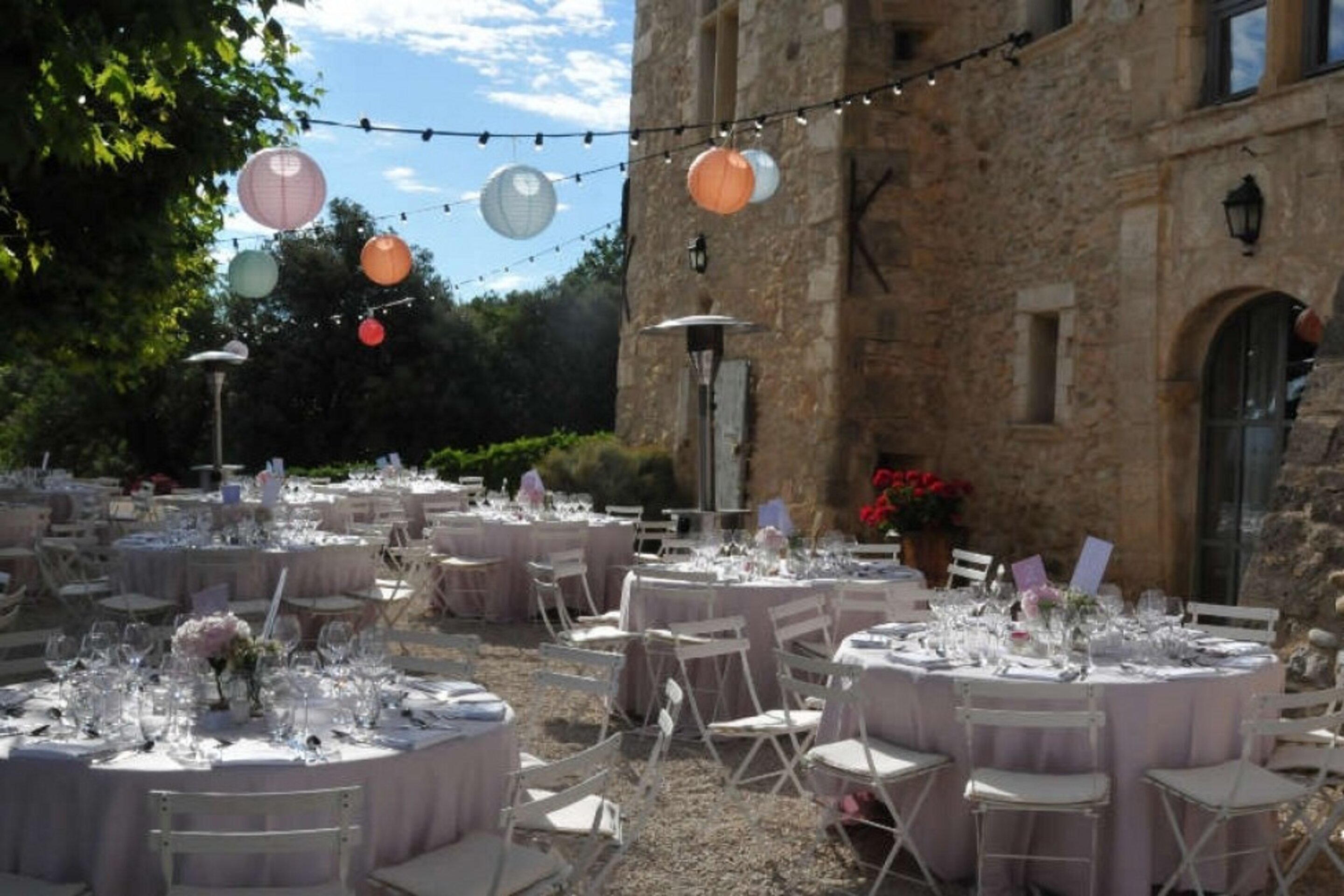 Weinverkostung bei Sunsets Vignerons Weinverkostung und Gourmet-Kombinationen währenddessen