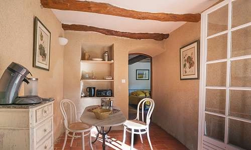 DETAIL KITCHENETTE SUITE TOURNESOLS