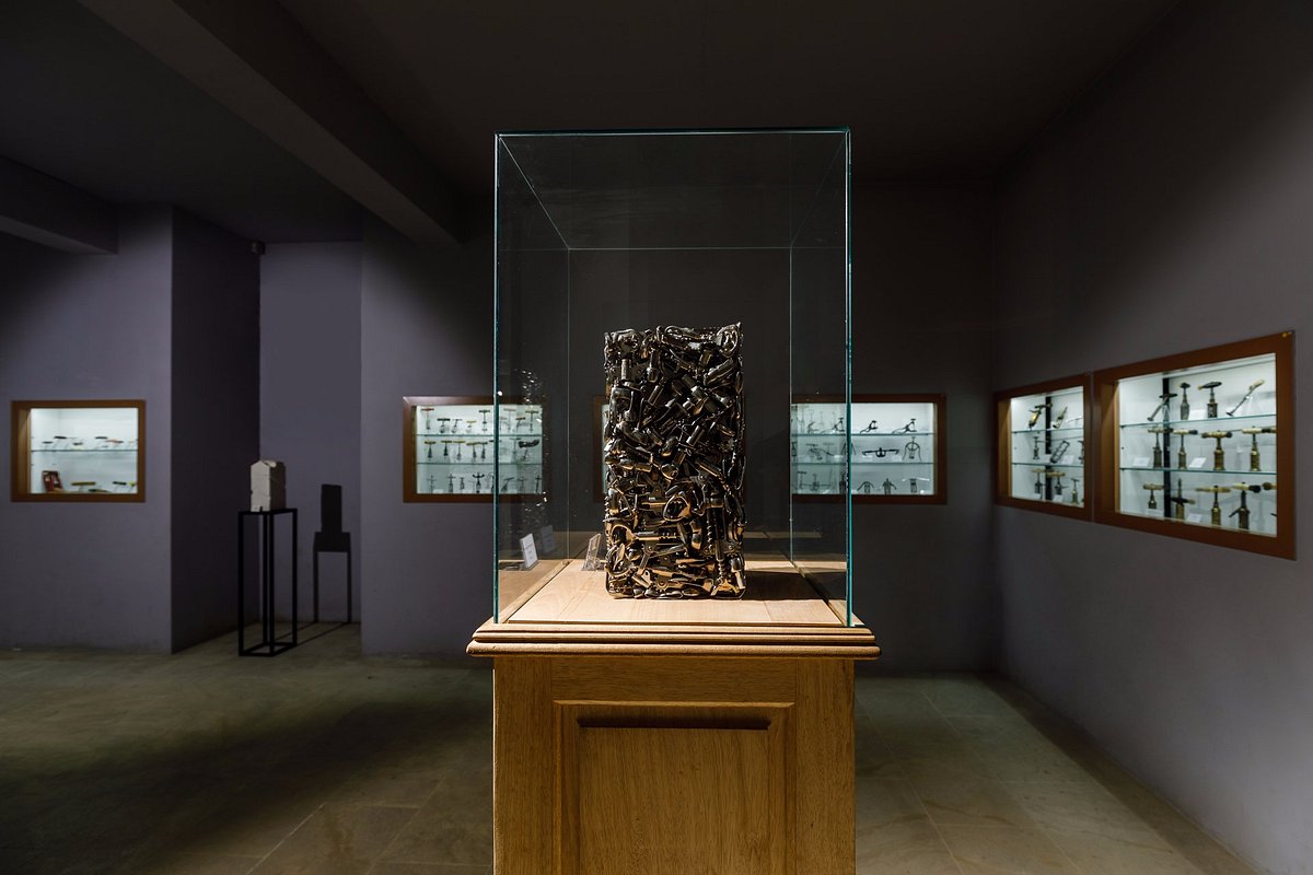 Sammlung alter und ungewöhnlicher Korkenzieher im Korkenzieher-Museum in Ménerbes