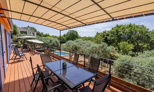 Terrasse du gîte l'Oliveraie