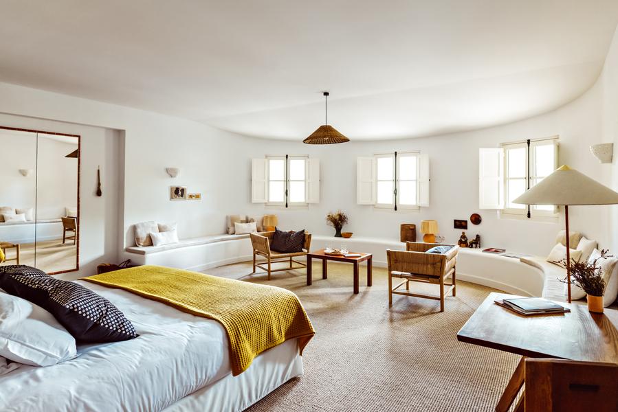 Helle Suite im Le Moulin in Lourmarin mit Wohnbereich im Stil eines provenzalischen Ferienhauses