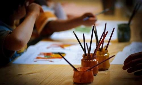 atelier de peinture avec les enfants