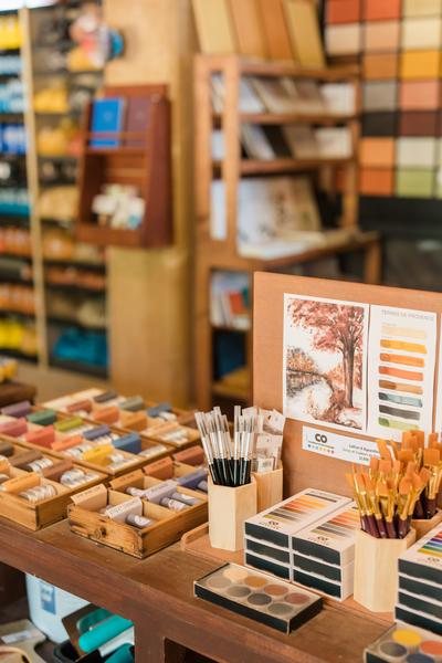 Kreativworkshop rund um Ocker und natürliche Pigmente bei Ôkhra in Roussillon