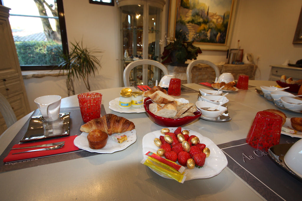 Gourmet-Frühstück im Gästehaus Au Chant des Sorgues in Lagnes
