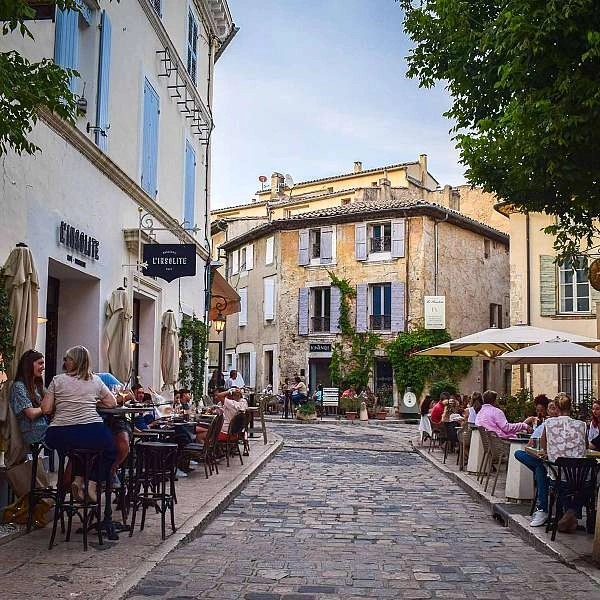 Les places et fontaines à Lourmarin