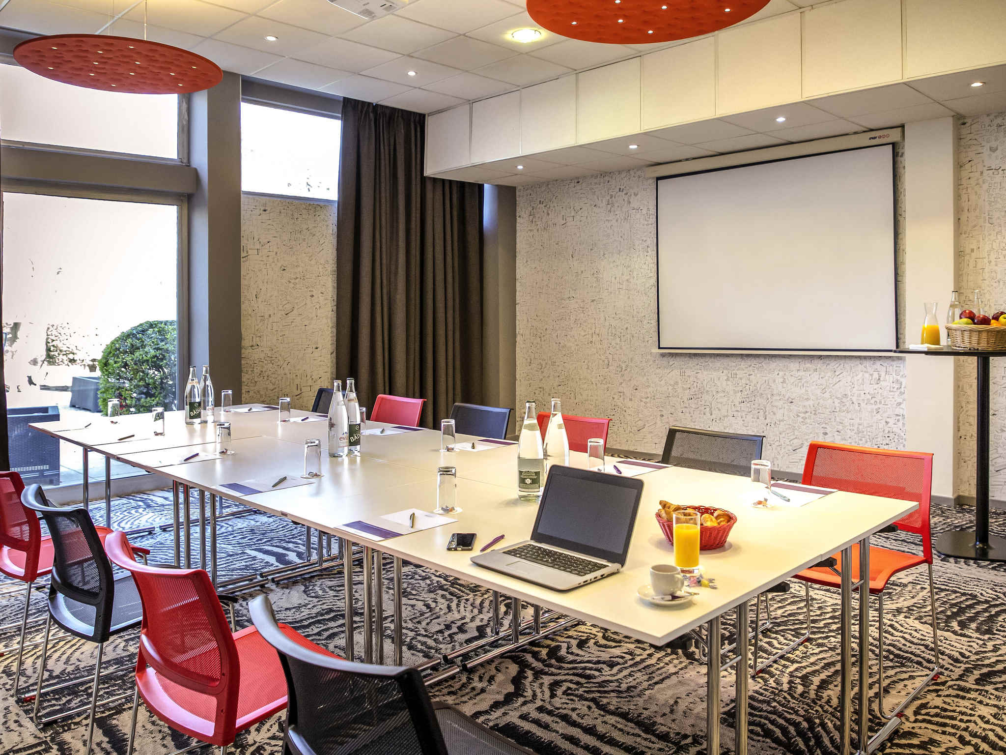 Modularer Raum für Meetings und Seminare im Hotel Ibis in Cavaillon